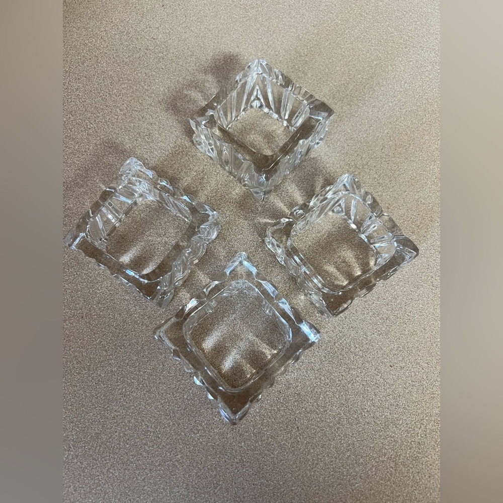 Set of 4, 24% Lead Crystal Napkin Rings.